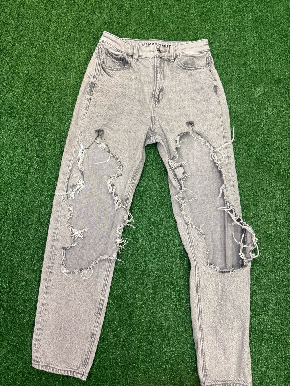 American Eagle Womens Gray Glow Ripped Distressed Mom Straight Jeans Size 2 R